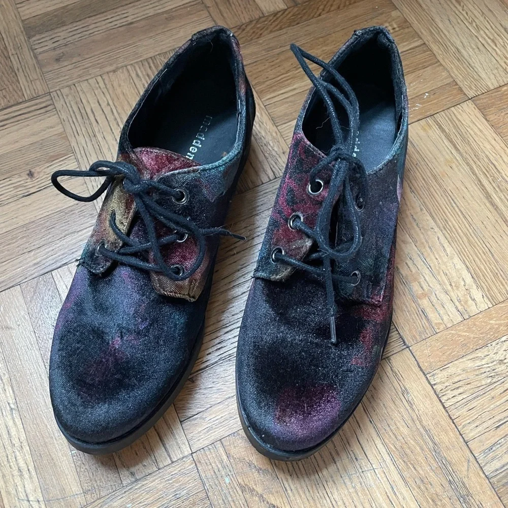 Madden Girl Suede Platform Shoes size 8M